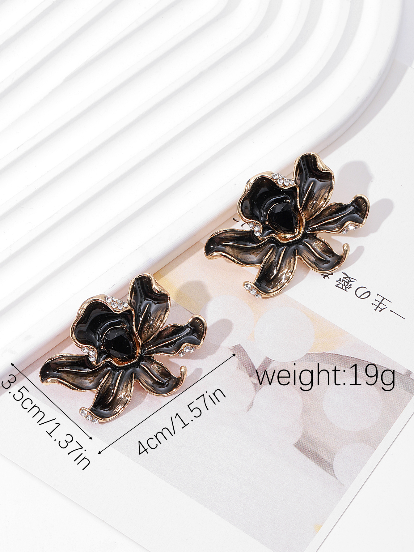 New European and American style metal flower design luxurious and high-end sweater, versatile floral temperament crystal ladies' stud earrings Application Scenario