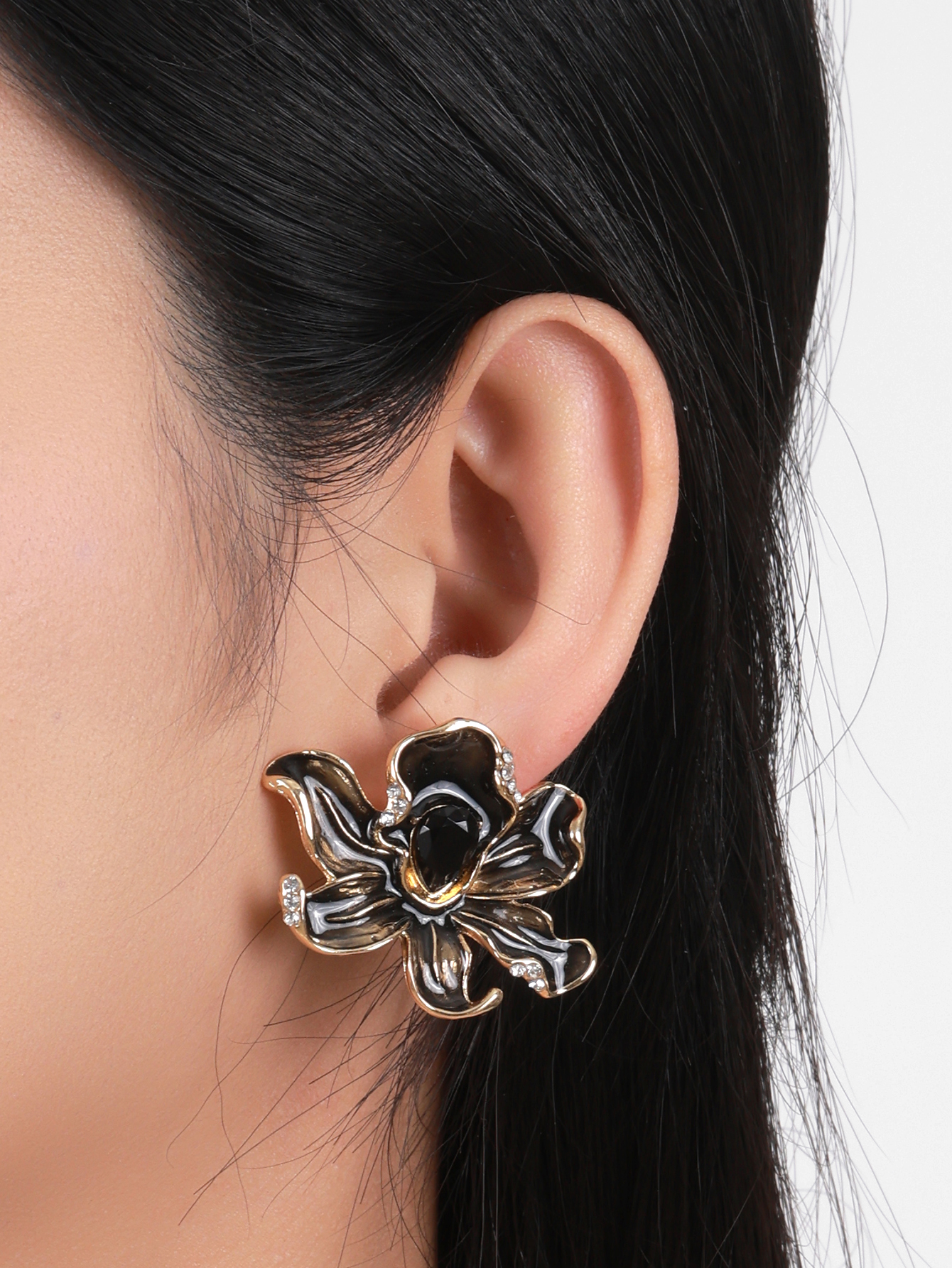 New European and American style metal flower design luxurious and high-end sweater, versatile floral temperament crystal ladies' stud earrings Specification image