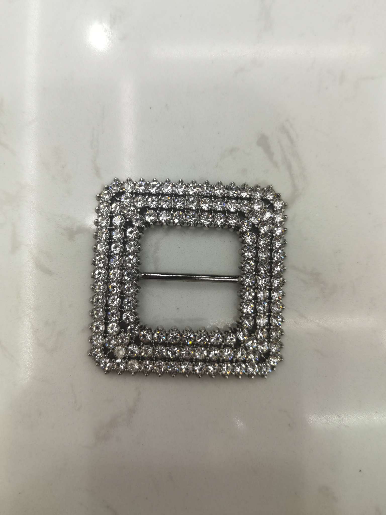 Hot-selling bestseller! High-end alloy accessories set with diamonds! Clothing accessories, enhance your fashion sense. Limited-time purchase, you'll regret it if you don't buy! details Picture