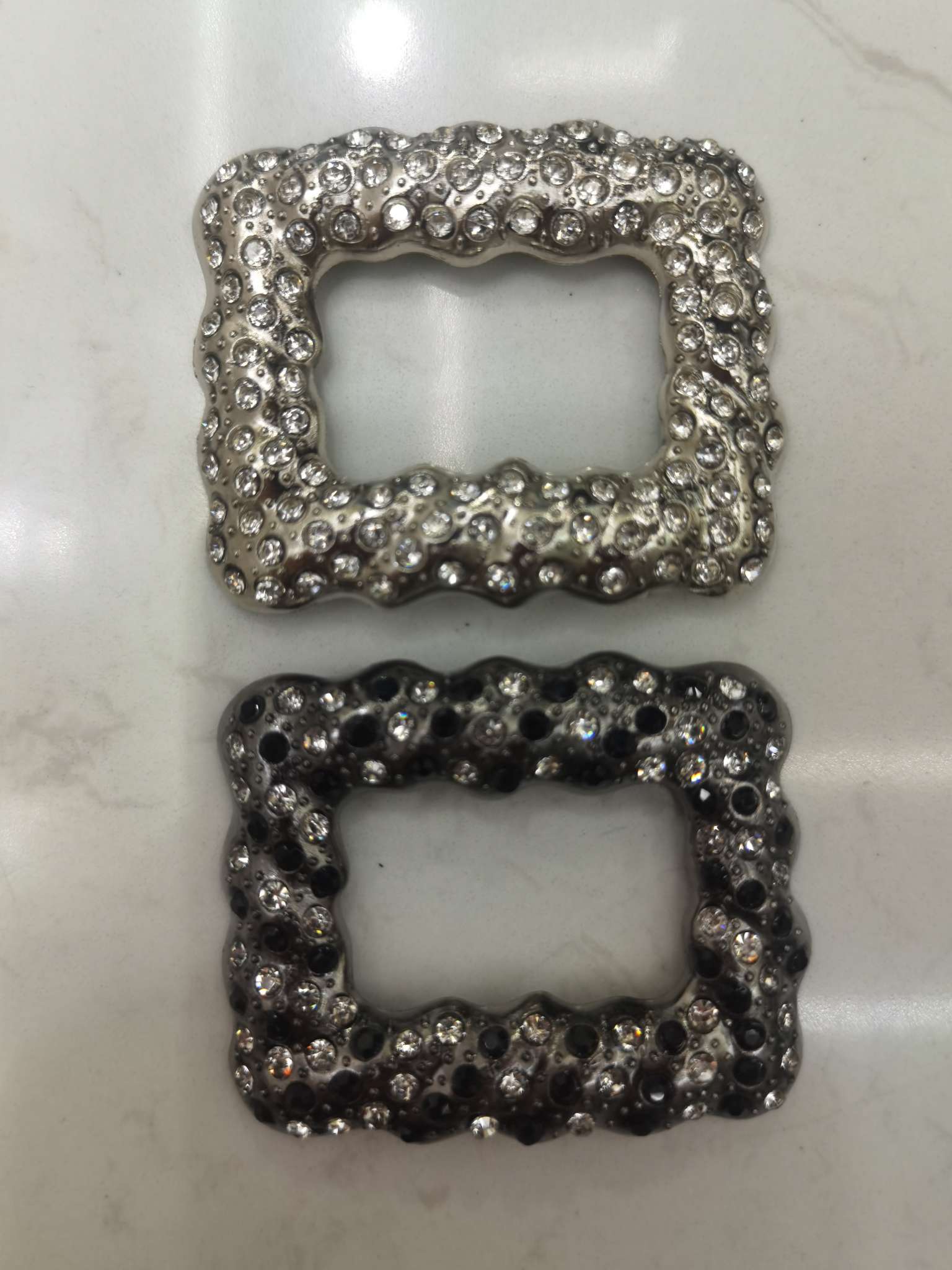 Hot-selling bestseller! High-end alloy accessories with diamonds inlaid; Clothing accessories, enhance your fashion sense. Limited-time purchase, you'll regret it if you don't buy!