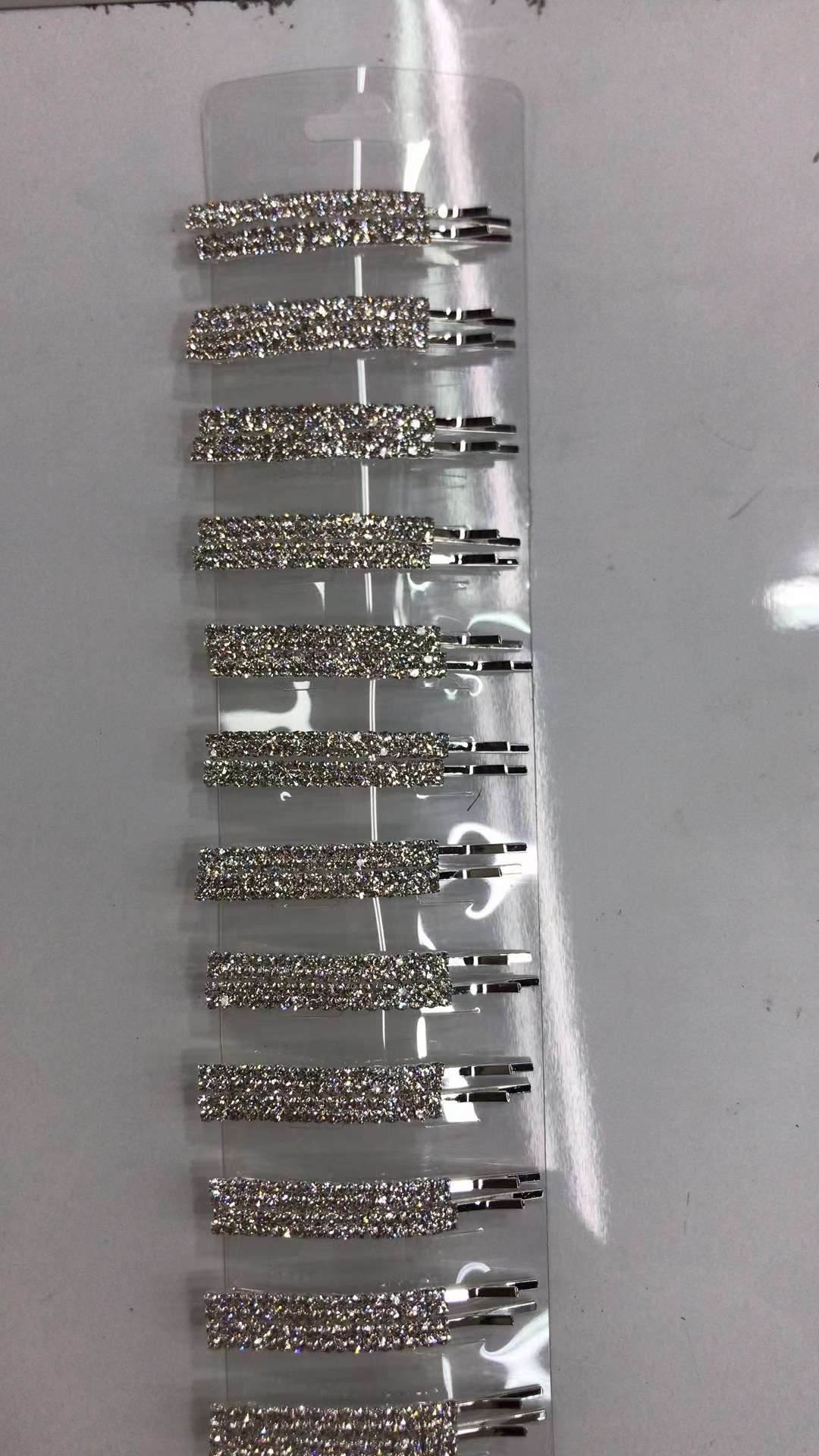 白底水钻一字夹双排