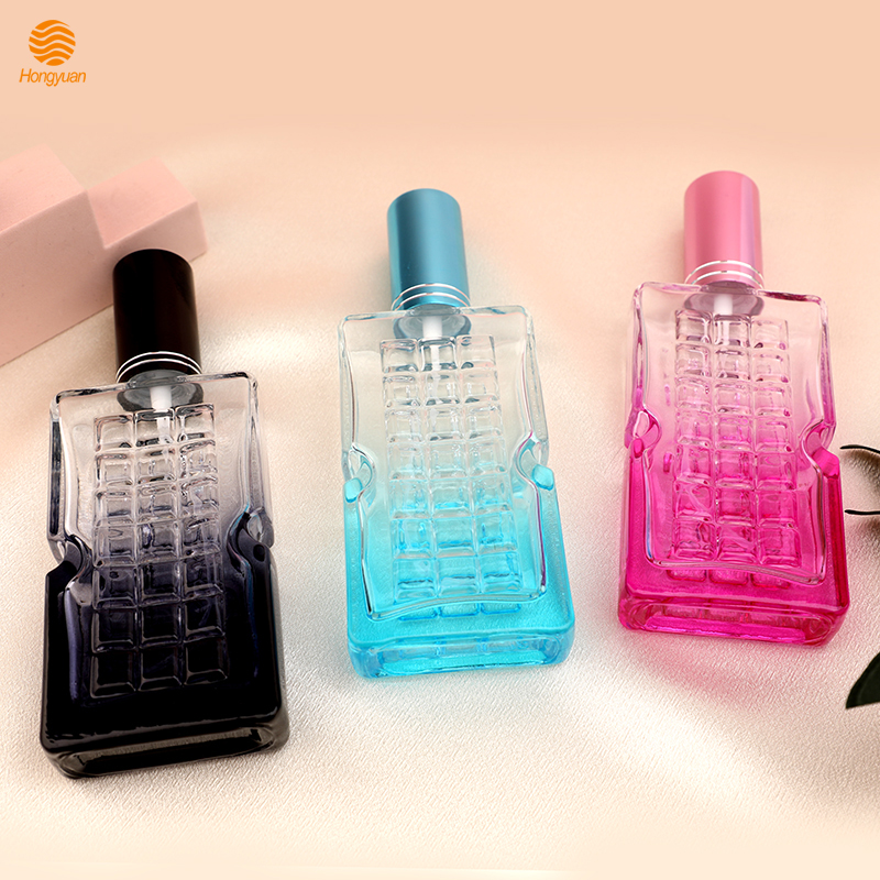 The manufacturer's best-selling luxury perfume spray bottle features a thickened 30ML glass bottle with a screw-down design for portable dispensing. Available in various specifications Application Scenario