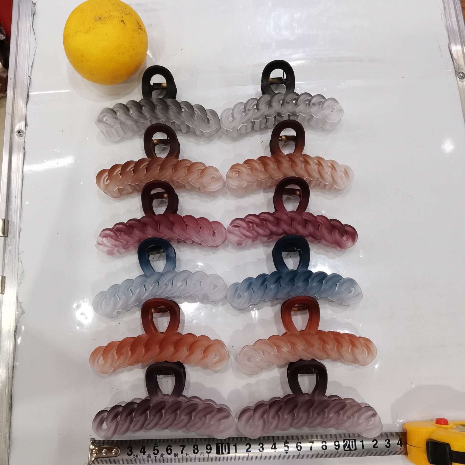 11 cm dark gradient rubber hair clip, a popular and trendy shark clip for bathing Specification image