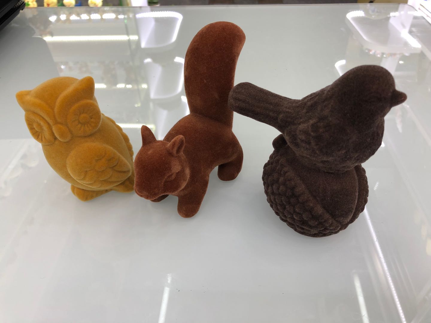 Direct sales of plush squirrel decorative resin handicrafts from the manufacturer for home decorative items Specification image