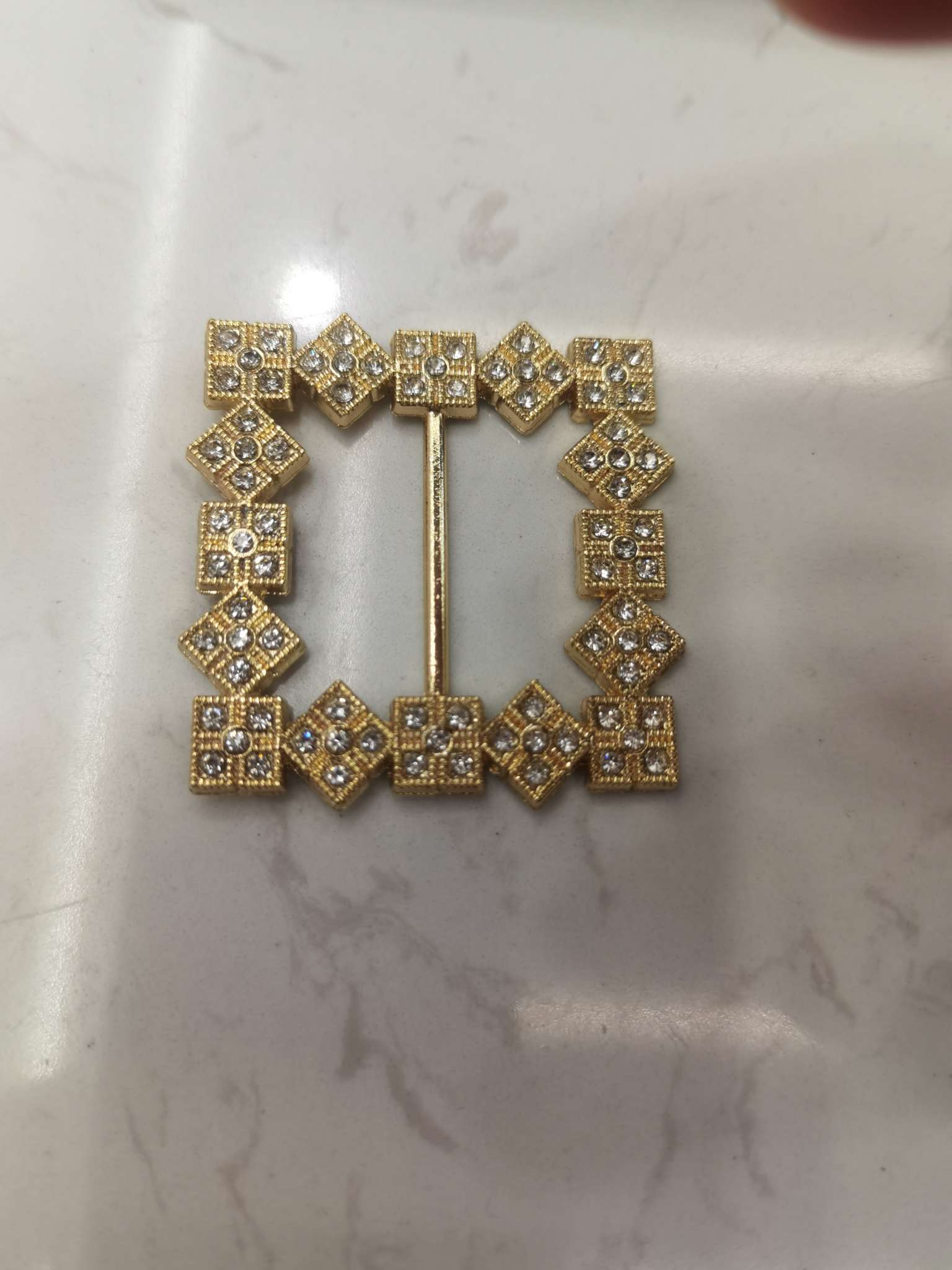 Hot-selling bestseller! High-end diamond-encrusted alloy accessories, clothing accessories; Enhance your fashion sense! Limited-time flash sale. You'll regret it if you don't buy!