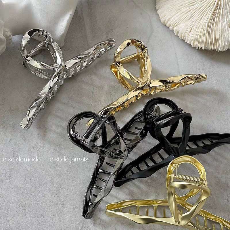Metal cross hair clips with a high-end feel, extra-large size 14CM, new style, shark clip, back of the head, updo hair accessory Specification image