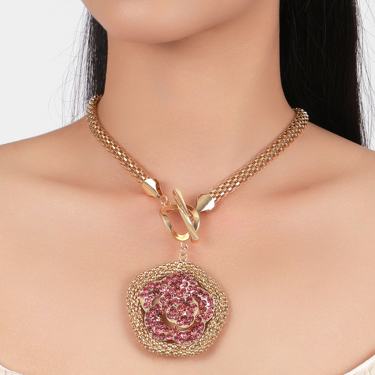 European and American fashion and individuality OT buckle alloy diamond-encrusted flower pendant necklace, light luxury and design sense, collarbone chain for ladies Item Picture