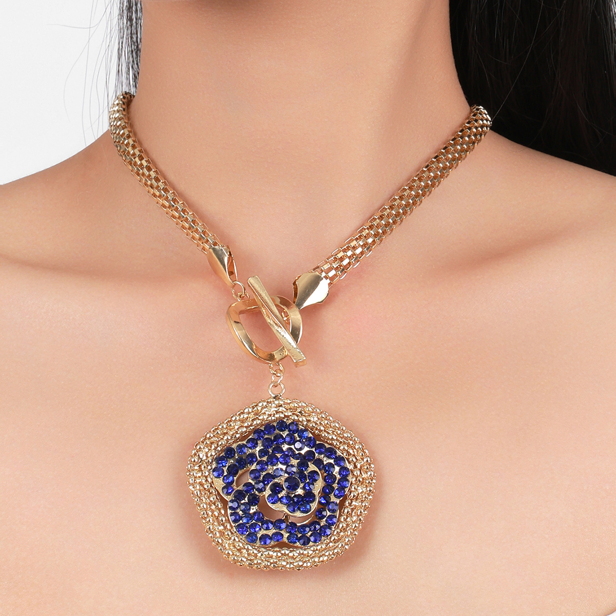 European and American fashion and individuality OT buckle alloy diamond-encrusted flower pendant necklace, light luxury and design sense, collarbone chain for ladies details Picture