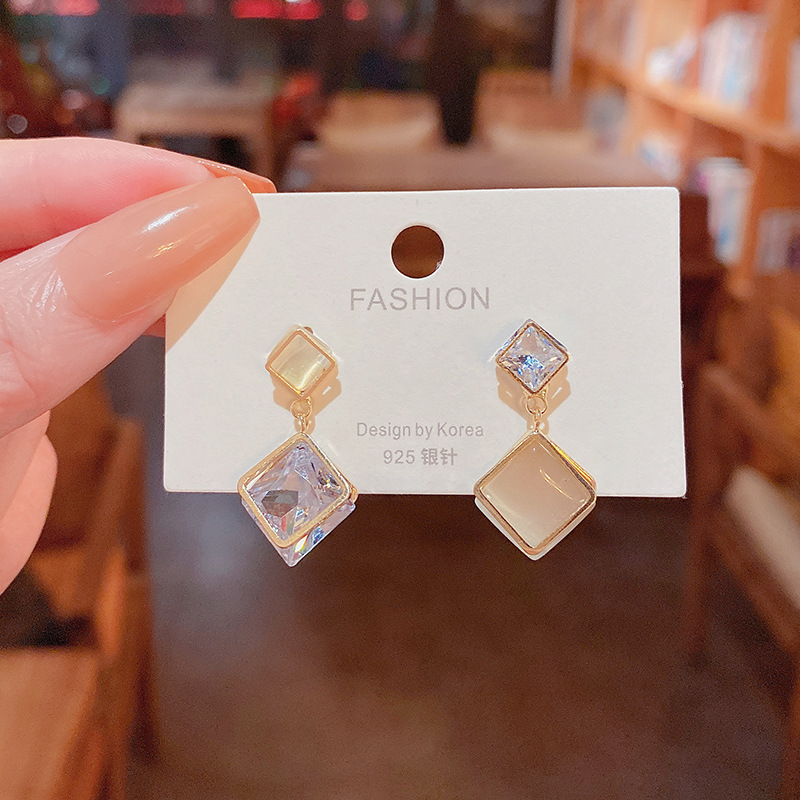 925 silver needle light luxury niche geometry cat's eye earrings female ins tide network red with exquisite big zircon earrings Specification drawing