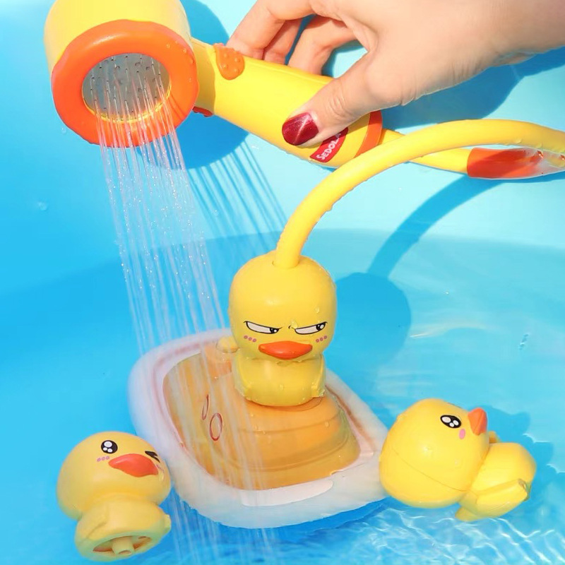 跨境新品 儿童戏水玩具电动旋转喷水小鸭子花洒 宝宝浴室洗澡玩具图