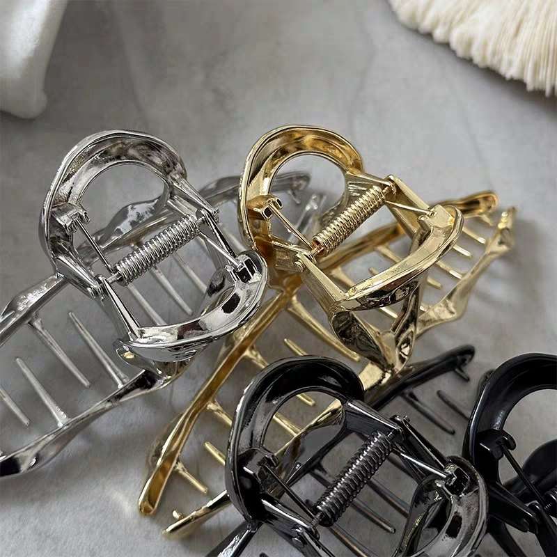 Metal cross hair clips with a high-end feel, extra-large size 14CM, new style, shark clip, back of the head, updo hair accessory detail image 5