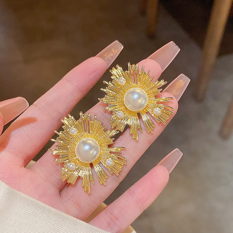 S925 Silver needle light luxury niche exaggerated sunflower earrings female ins trend network red temperament pearl stud earrings full figure