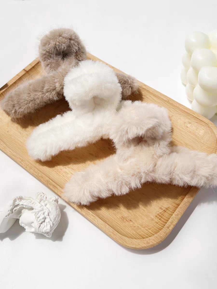 Cartoon plush grabber, large female autumn and winter Maillard grabber, Korean style, large volume, multi-plate hair clip, shark clip details Picture