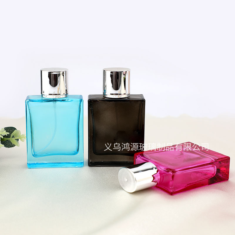 Spray-painted thick transparent glass square screw-cap spray glass perfume bottle, portable for travel, exquisite empty perfume bottle for portioning Application Scenario