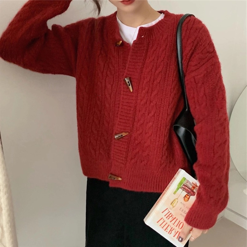 Horn button twist sweater coat women's new autumn and winter wear solid color thin round neck short knit cardigan woman Application Scenario