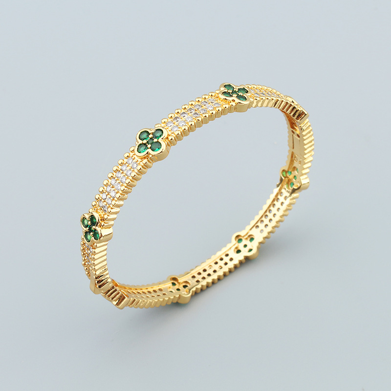 Fashionable and versatile lucky four-leaf clover bracelet with slightly inlaid mixed-color zirconium detail image 6
