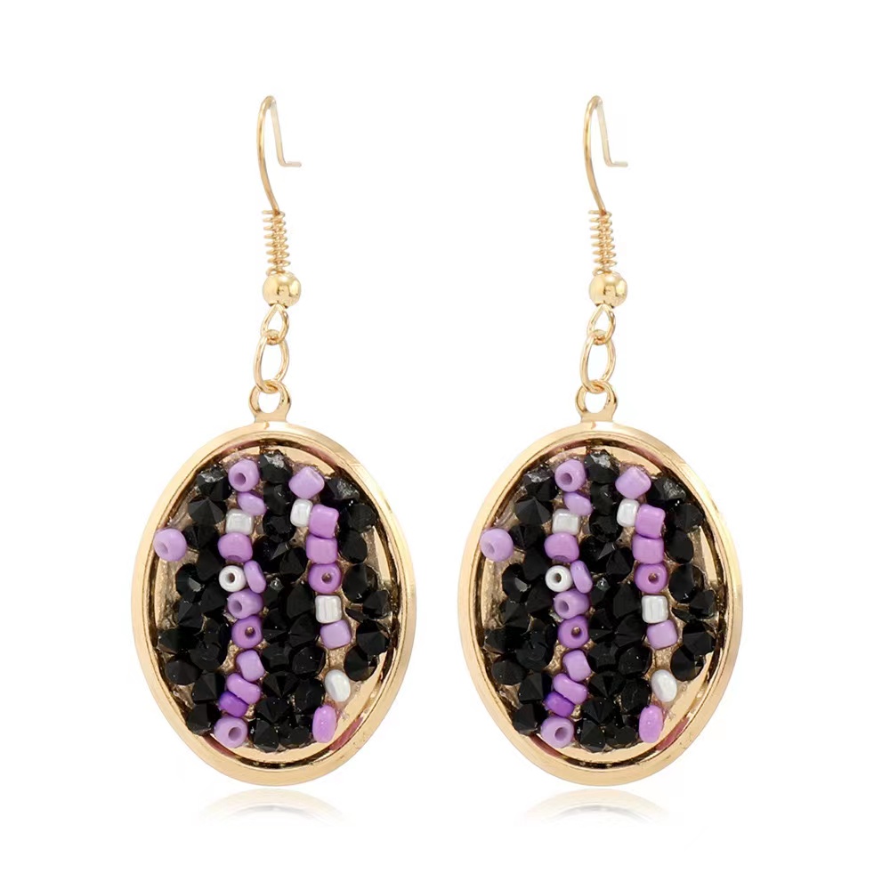 Cross-border Amazon Xiyin Pinduoduo Overseas Edition Best-selling European and American fashion trend electroplated gold inlaid glass rice bead women's metal collar, neckband and earring set Application Scenario