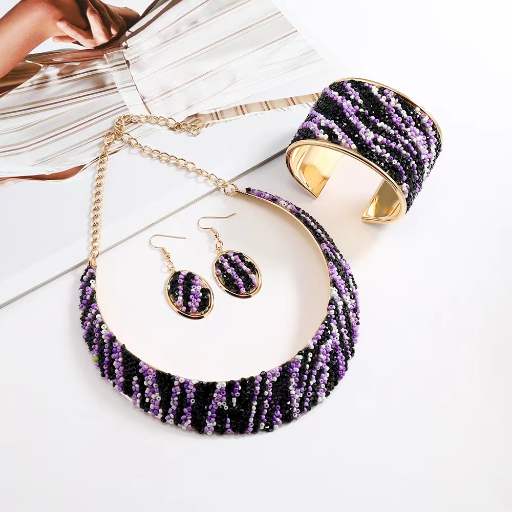 Cross-border Amazon Xiyin Pinduoduo Overseas Edition Best-selling European and American fashion trend electroplated gold inlaid glass rice bead women's metal collar, neckband and earring set
