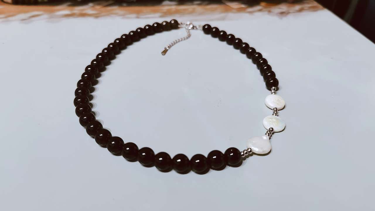 Baroque pearls, black agate detail image 2
