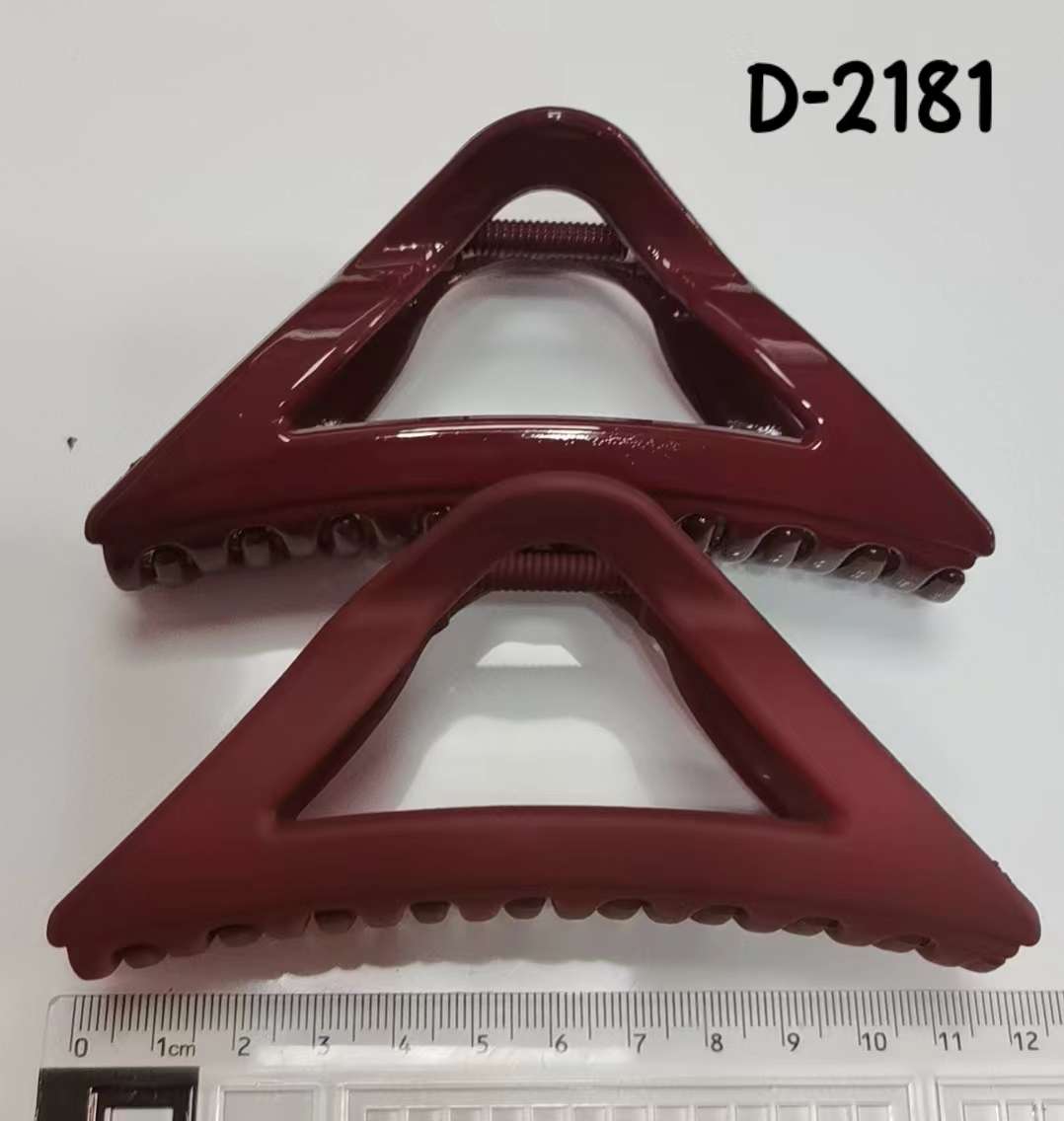 New Year's Red bestseller: Large claw clip, glossy and matte, cherry red plate, elegant and stylish claw clip head accessory detail image 3