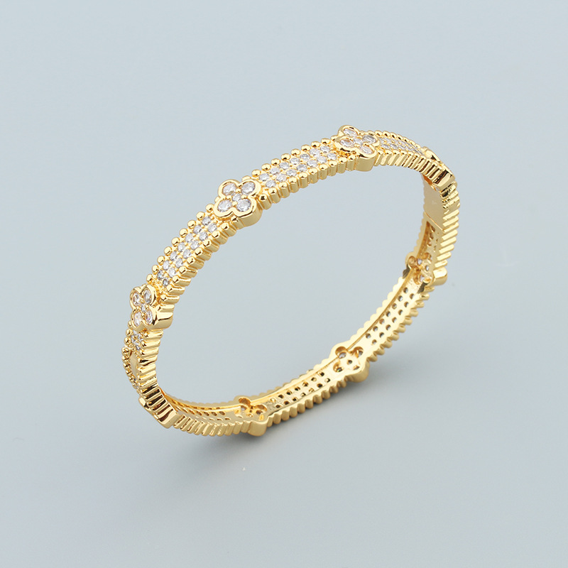 Fashionable and versatile lucky four-leaf clover bracelet with slightly inlaid mixed-color zirconium detail image 5