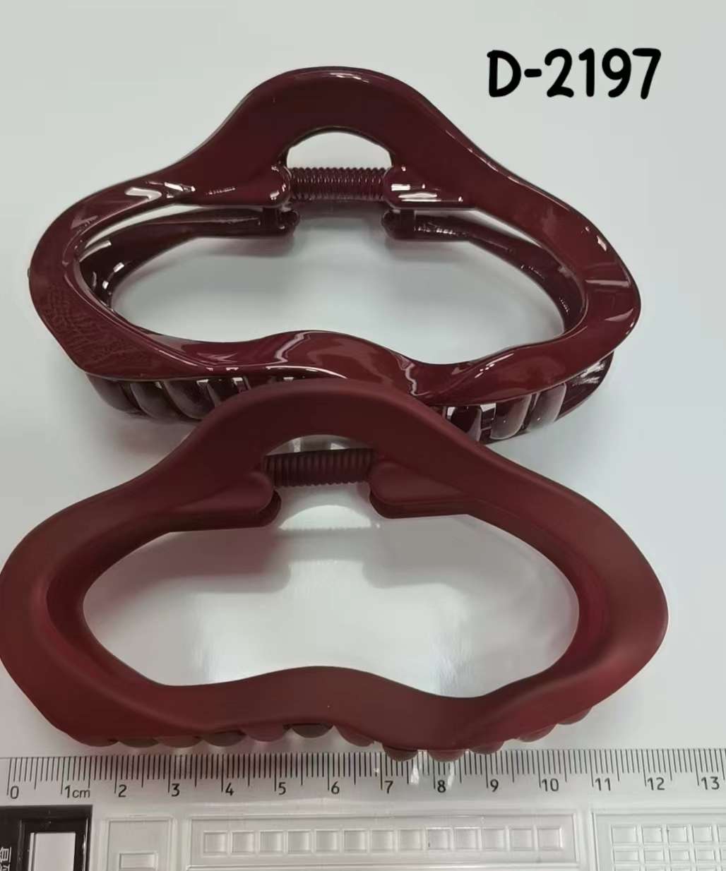 New Year's Red bestseller: Large claw clip, glossy and matte, cherry red plate, elegant and stylish claw clip head accessory