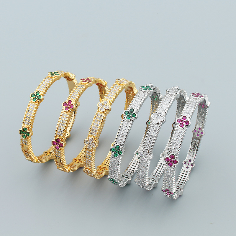 Fashionable and versatile lucky four-leaf clover bracelet with slightly inlaid mixed-color zirconium detail image 8
