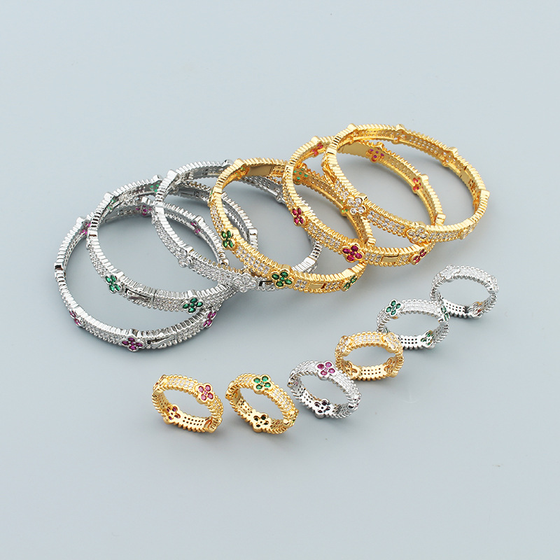 Fashionable and versatile lucky four-leaf clover bracelet with slightly inlaid mixed-color zirconium detail image 9