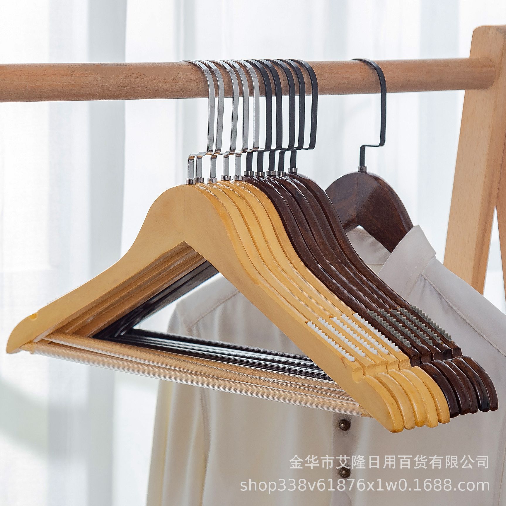 Seamless clothes hanging clothes rack wooden hangers clothing store clothes to hold clothes hanging solid wood non-slip wood hangers wholesale full figure