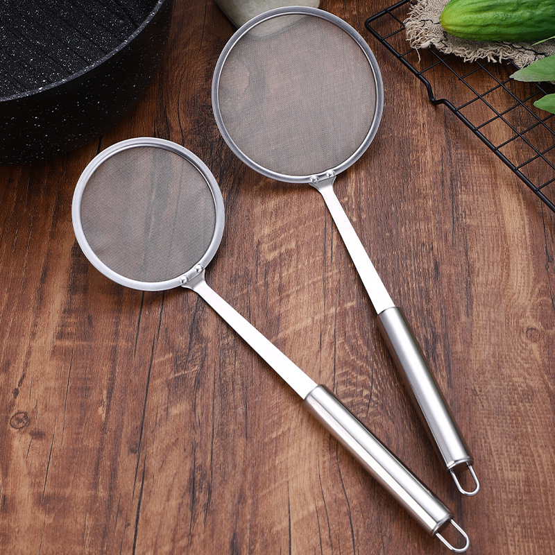 DF9981 Oil separator 304 stainless steel fine mesh screen, household fine mesh foaming spoon, oil trap, skimming and filtering spoon, soy milk filtering spoon, strainer, DF TRADING HOUSE Application Scenario