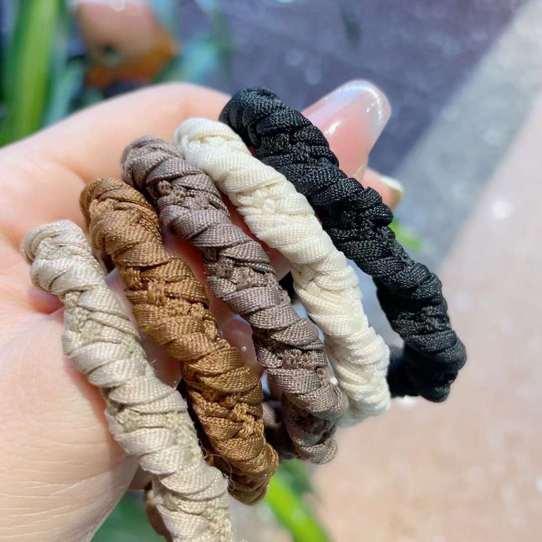 Korean version of trendy and fashionable milk tea-colored round bead hair bands, hair ties and rubber bands Application Scenario