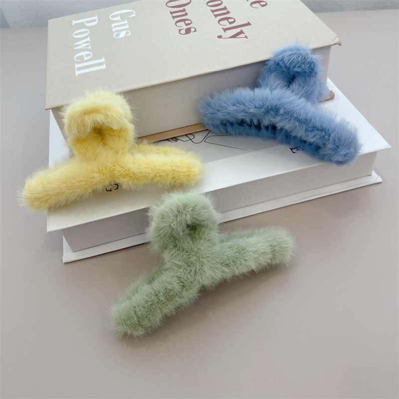 Korean Net Red Hairpin Grab Clip Wholesale Female Back Head Large Clip Bun Head Elegant Temperament Shark Clip Autumn And Winter Application Scenario