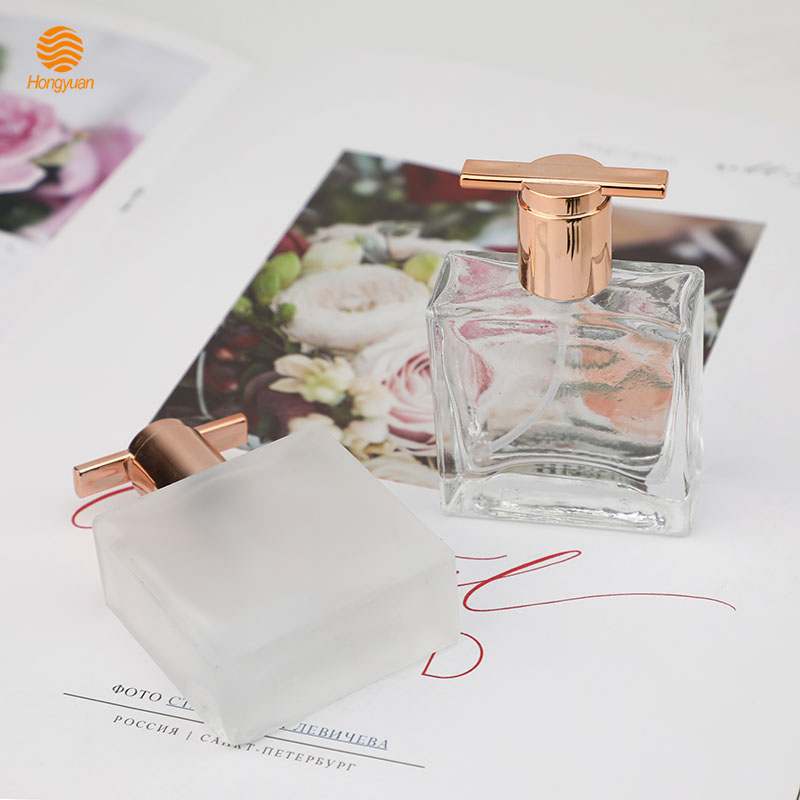 Manufacturers wholesale square glass perfume bottle screw 30ml perfume spray bottle portable packaging transparent glass bottles