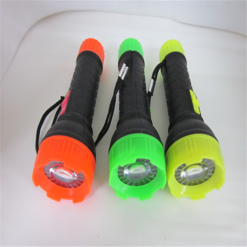  小手电 方便携带 活动赠送 厂家直销R8电筒  发光玩具 小礼品 高高电子玩具 1详情2