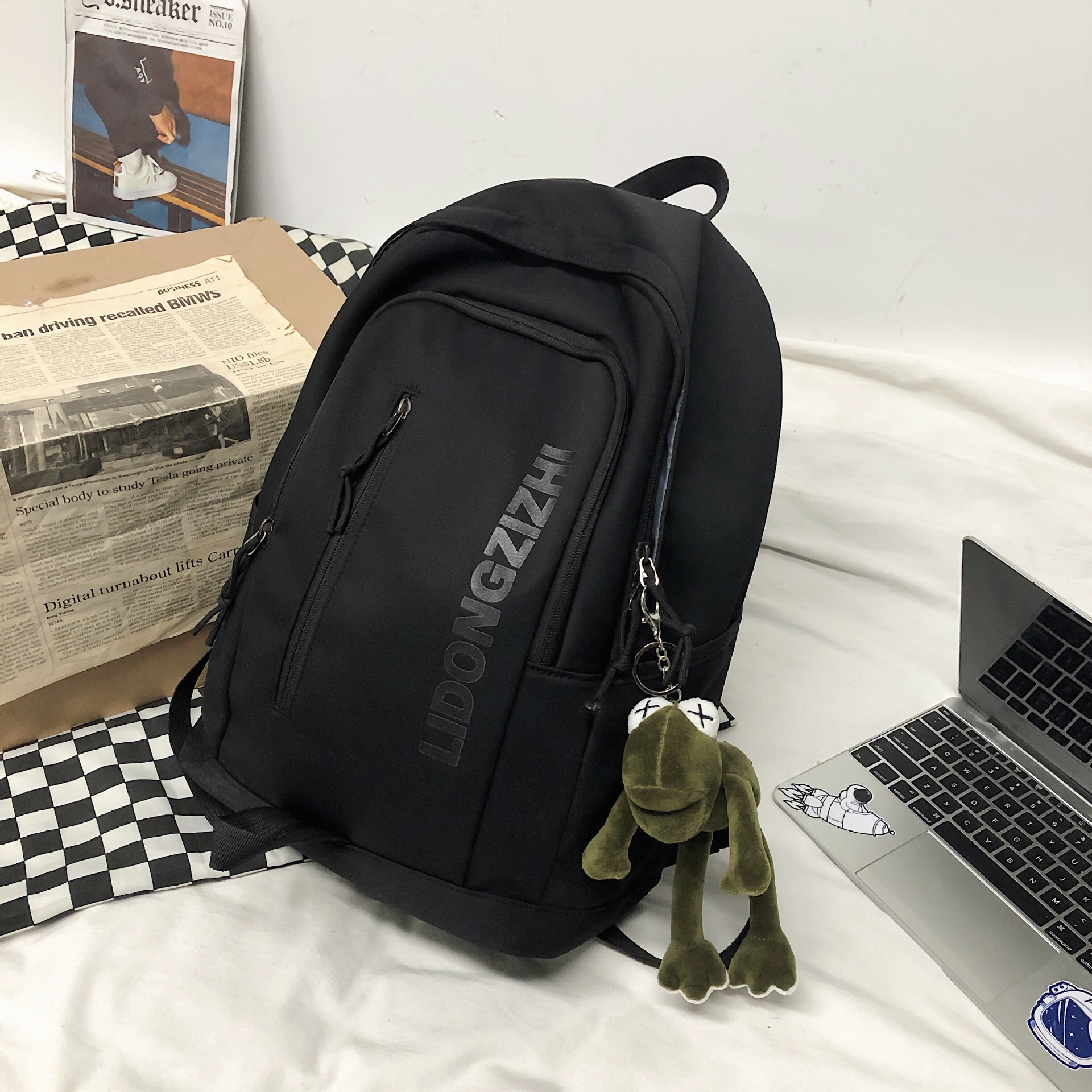 Cross-border backpack Male Japanese elements ins student schoolbag Retro Hong Kong wind travel backpack custom Application Scenario
