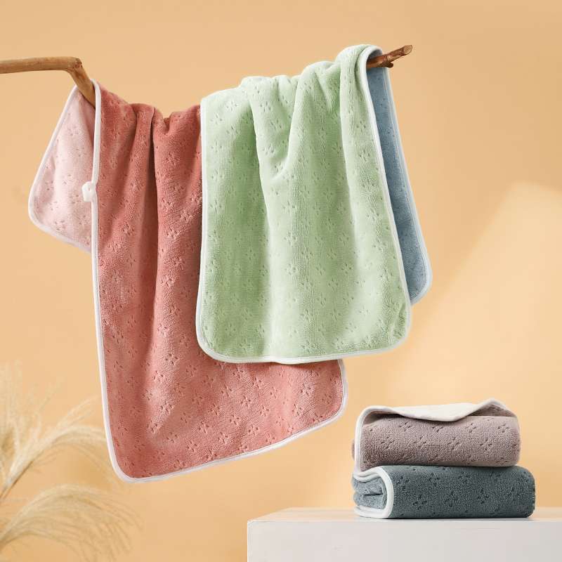 Coral fleece dry hair towel Warm fleece two-color towel New color series 35*75 large towel instantly absorbs water without shedding, soft Application Scenario