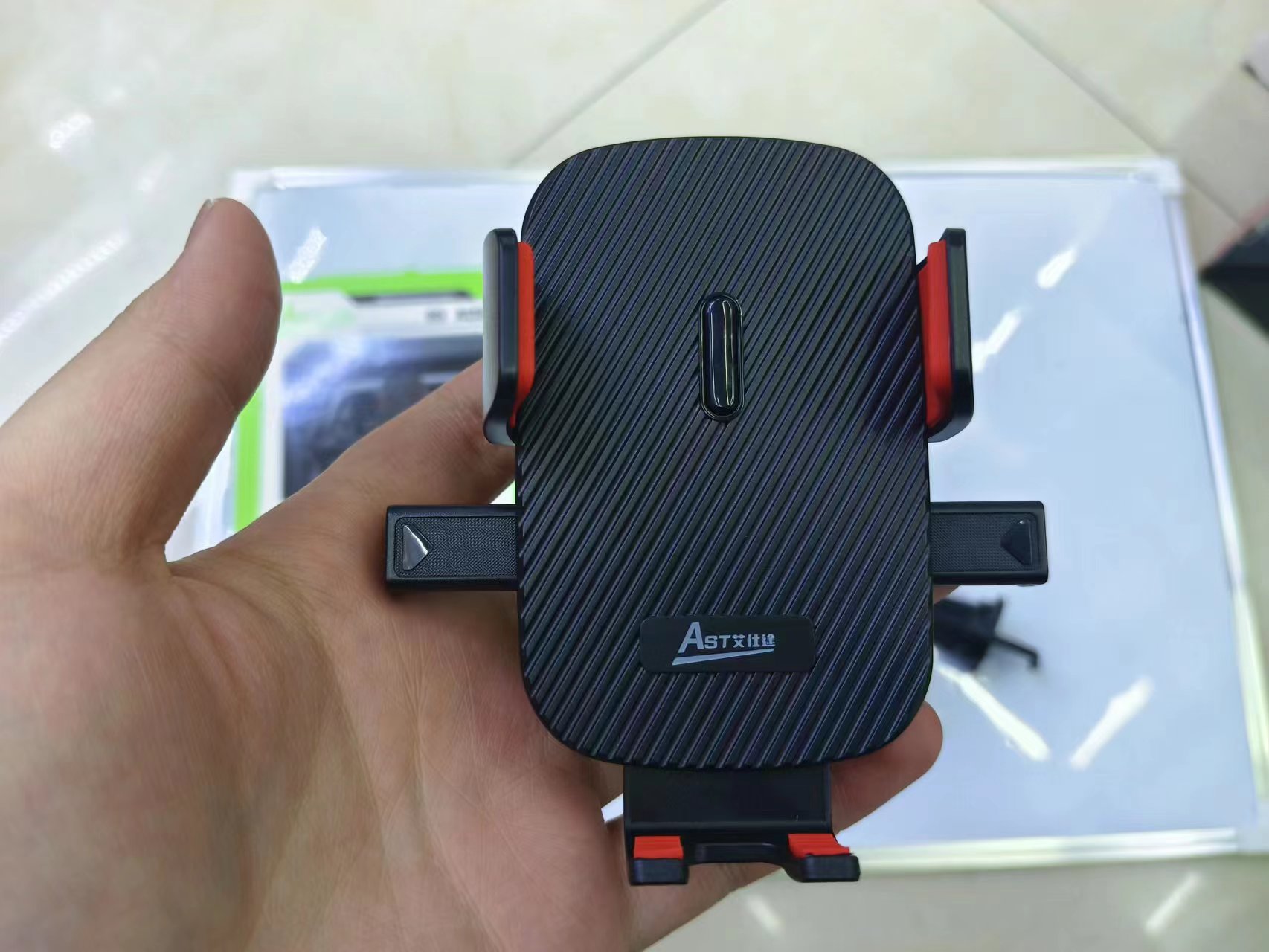 A05 Extension rod suction cup type car phone stand Application Scenario