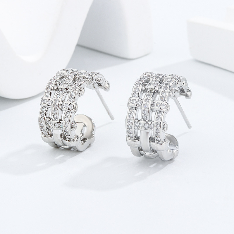 The niche design sense, micro-inlaid zircon 2023 new style, elegant ear studs, cold style, high-end ear rings, light luxury earrings detail image 2