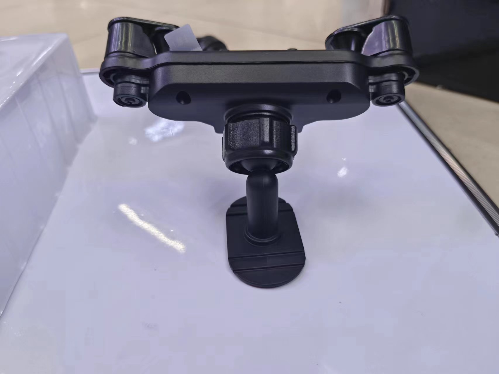 A02 Mini dual-purpose support for instrument panel air outlet Application Scenario