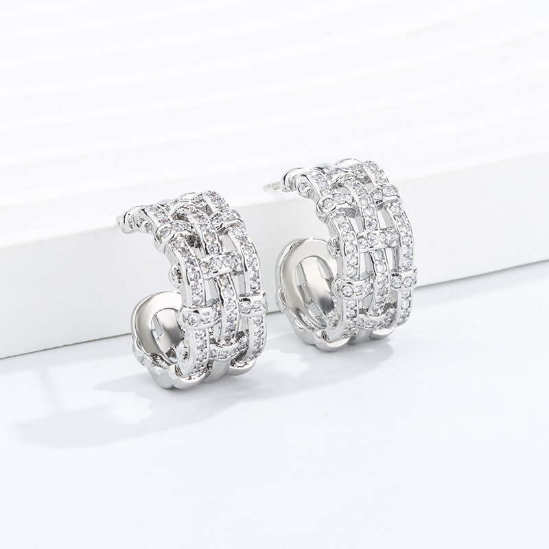 Niche design sense micro-inset zircon 2023 new temperament earrings cold wind advanced sense ear ring light luxury earrings full figure
