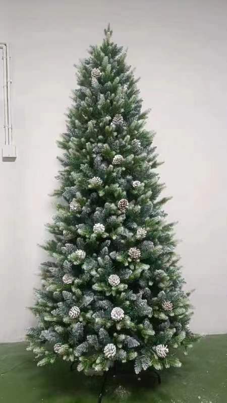 The PE luxury Christmas tree is 1.8 meters long