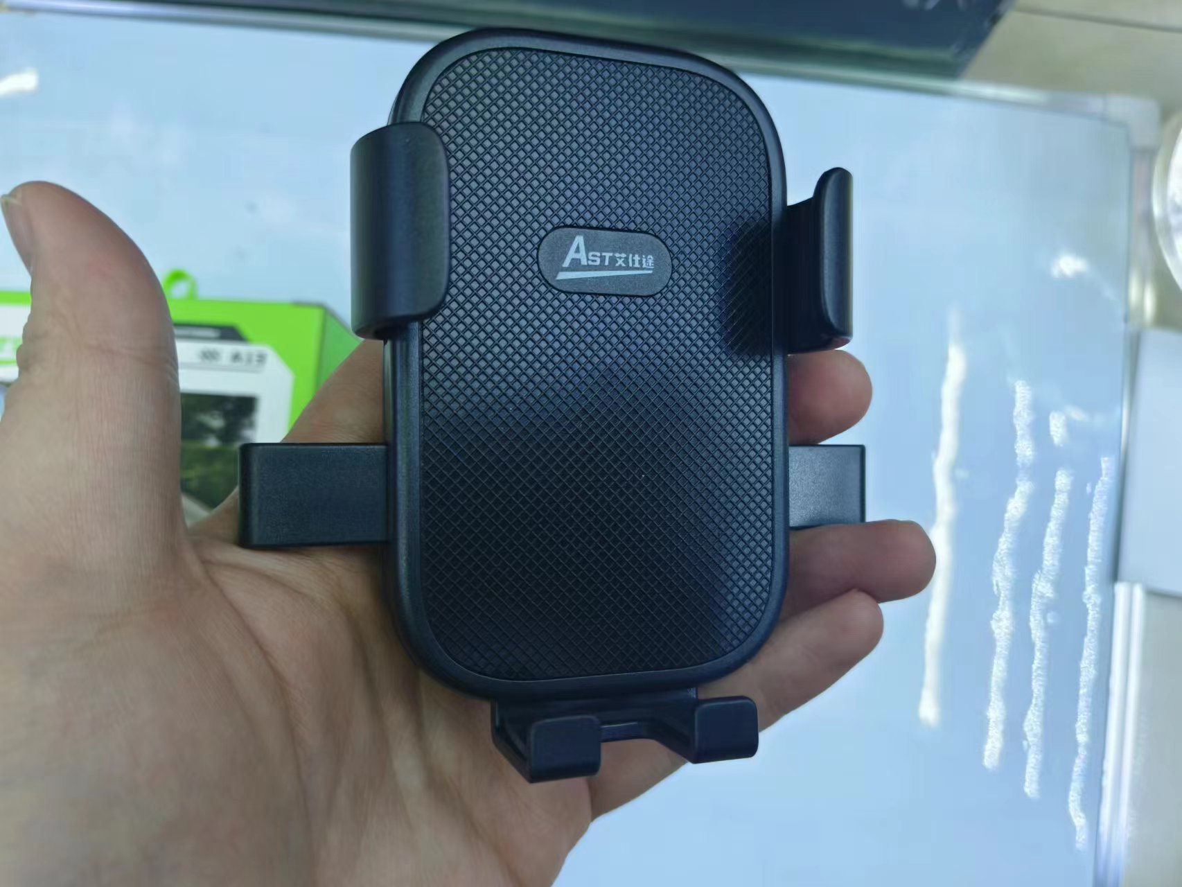 A13 Motorcycle/electric vehicle rearview mirror mobile phone holder Application Scenario