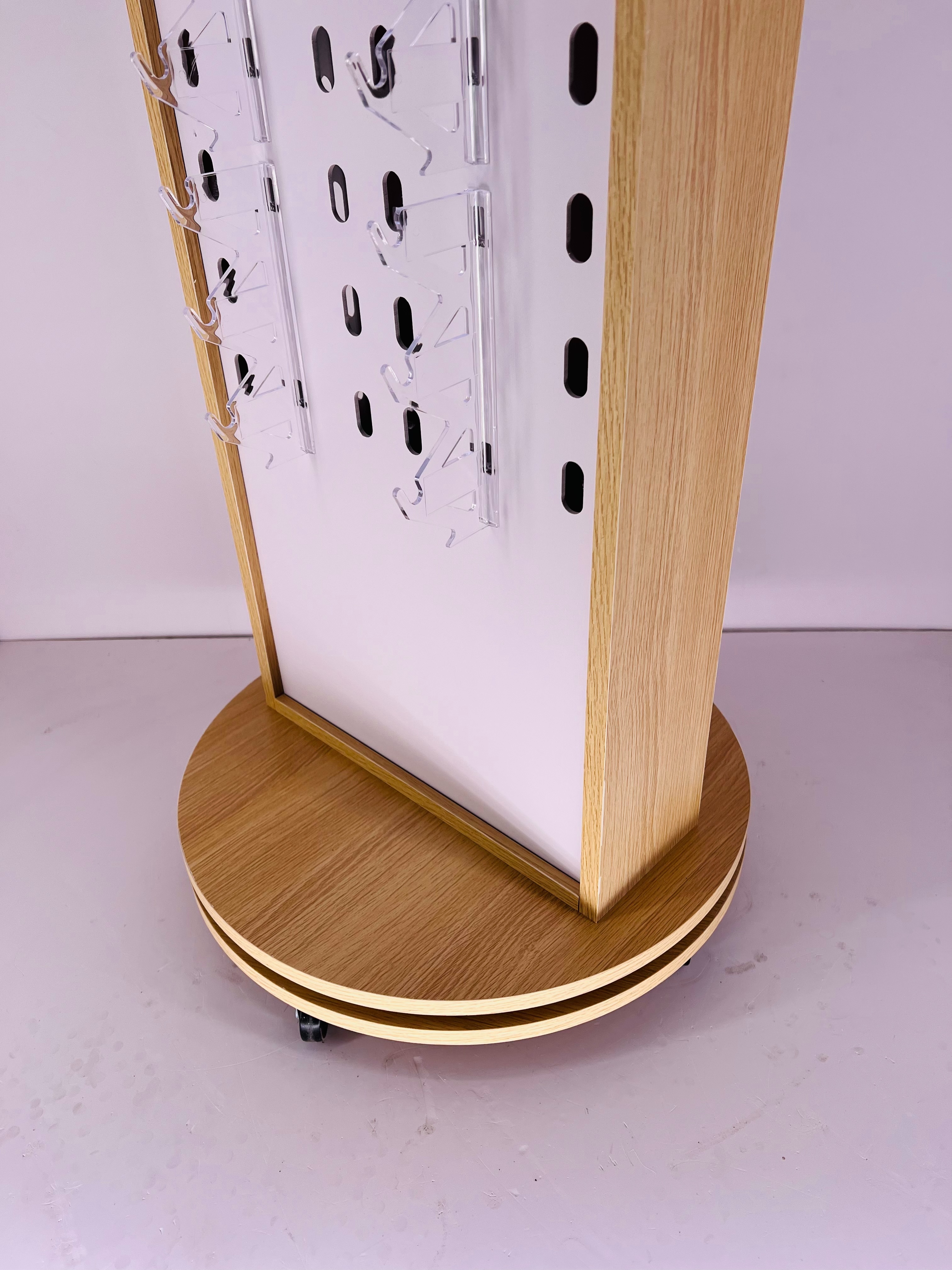 84 sets of wood-grain color rotating spectacle frames, sunglasses display stands, sunglasses display stands Application Scenario