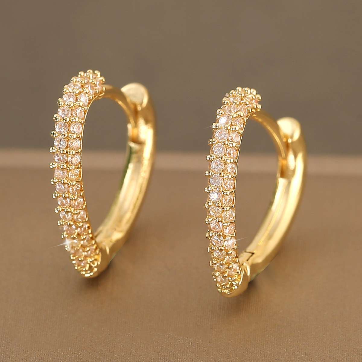 Europe and the United States luxury temperament copper zirconium heart-shaped ear buckle cross-border fashion sweet love earrings details Picture