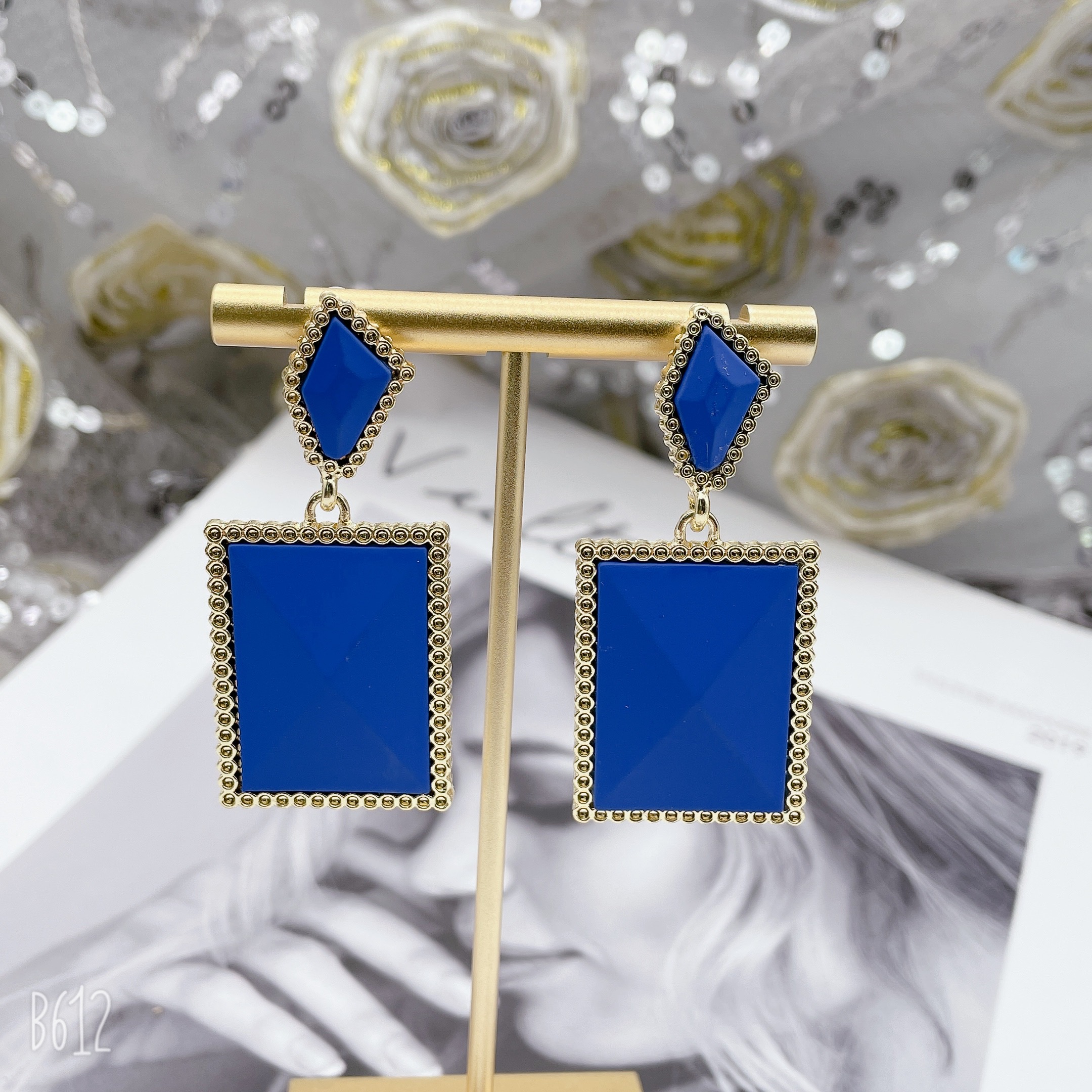 New earrings from Dongdaemun, South Korea, Morandi multi-color earrings, fashionable and versatile, popular and trendy earrings, exaggerated and elegant stud earrings for women details Picture