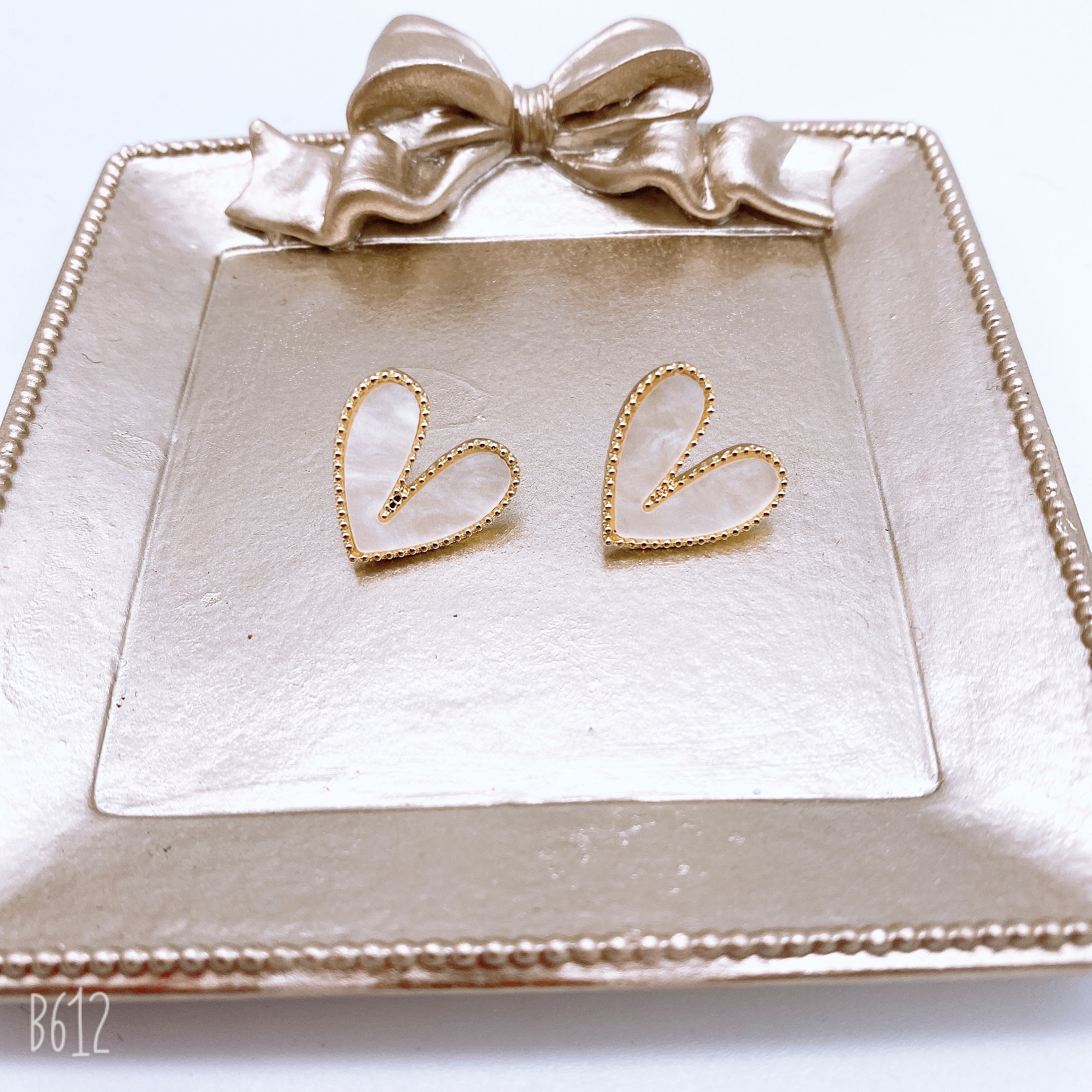 New earrings from Dongdaemun, South Korea, Morandi multi-color earrings, fashionable and versatile, are popular online bestseller earrings. Women's heart-shaped butterfly stud earrings Application Scenario