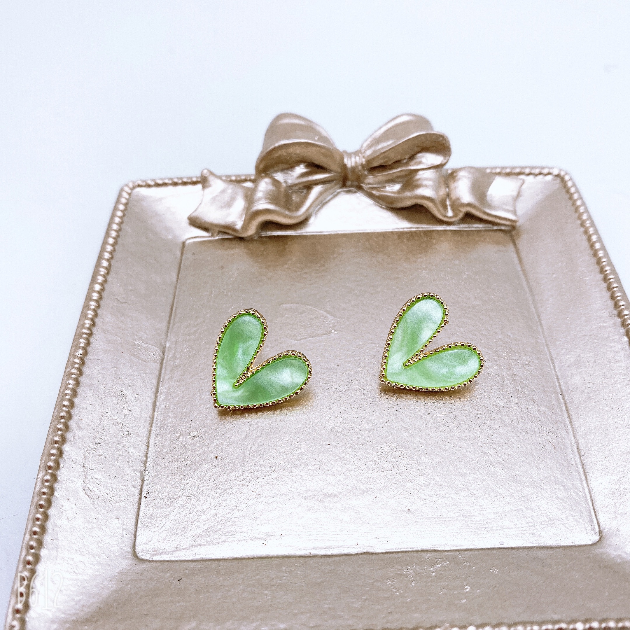 New earrings from Dongdaemun, South Korea, Morandi multi-color earrings, fashionable and versatile, are popular online bestseller earrings. Women's heart-shaped butterfly stud earrings Specification image