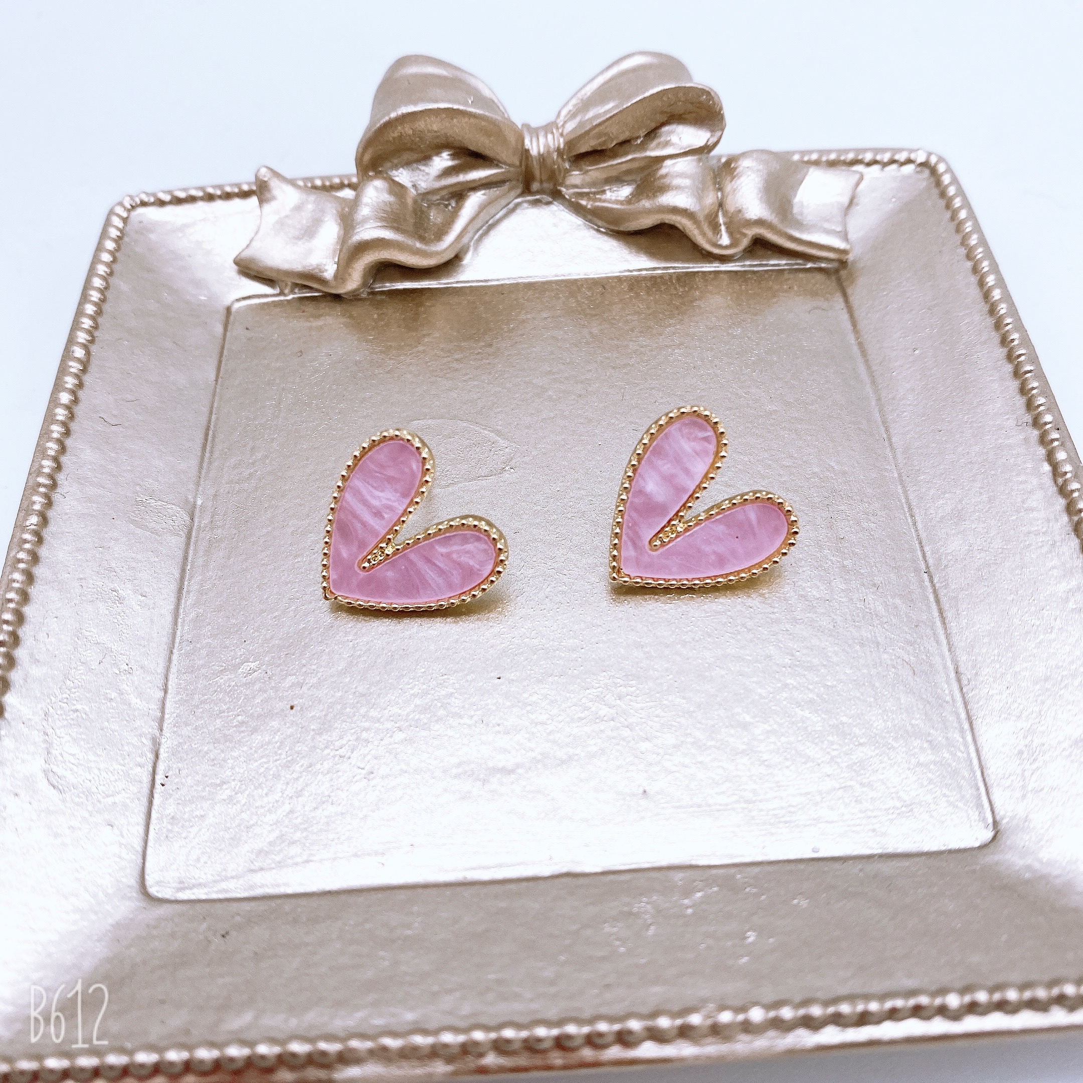New earrings from Dongdaemun, South Korea, Morandi multi-color earrings, fashionable and versatile, are popular online bestseller earrings. Women's heart-shaped butterfly stud earrings