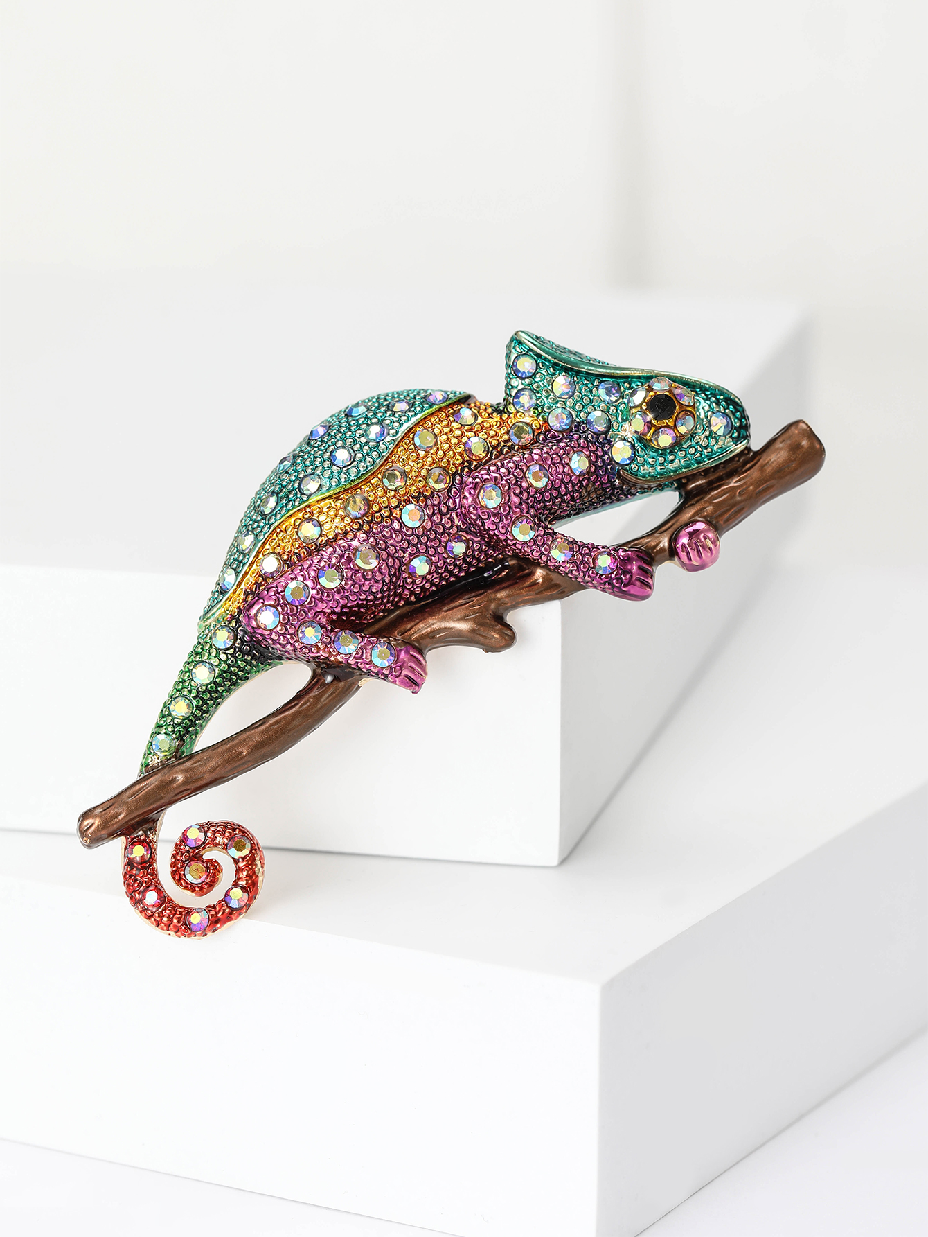Ziyang Accessories 2023 New Chinese-style water diamond Lizard brooch, high-end women's personalized and fashionable brooch, elegant brooch, coat cardigan with accessories factory direct sales details Picture