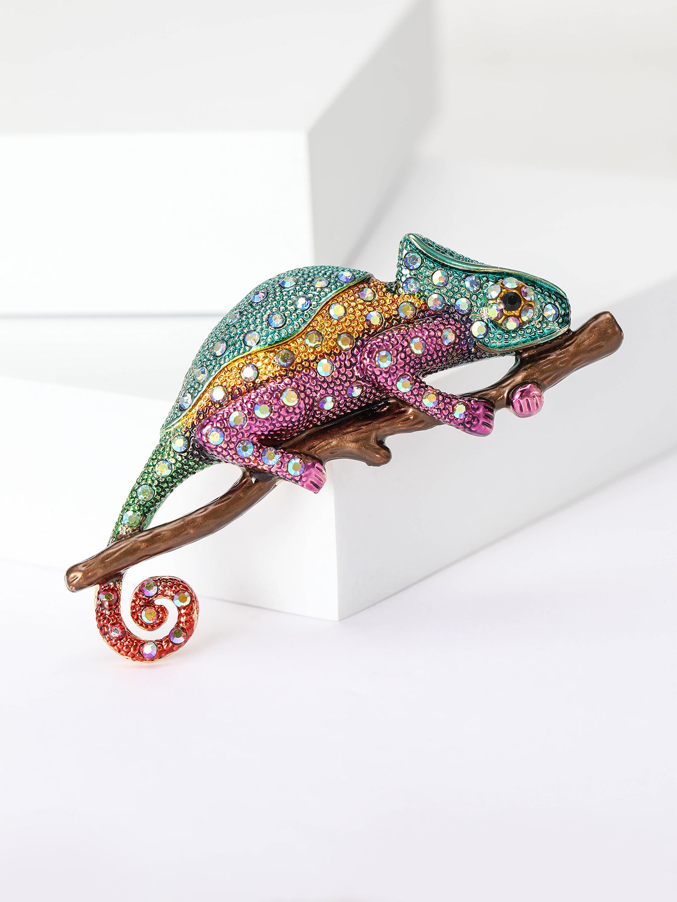 Ziyang Accessories 2023 New Chinese-style water diamond Lizard brooch, high-end women's personalized and fashionable brooch, elegant brooch, coat cardigan with accessories factory direct sales Specification image